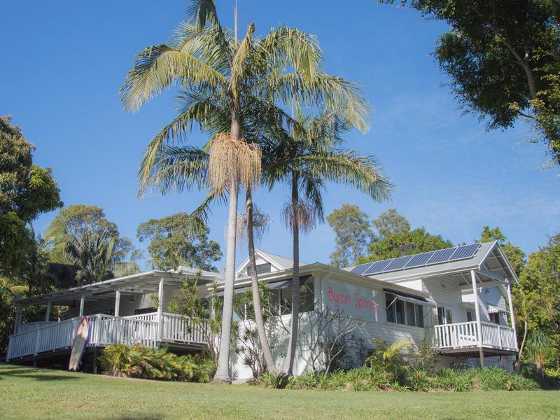 Byron Springs Hotel Byron Bay Exterior photo