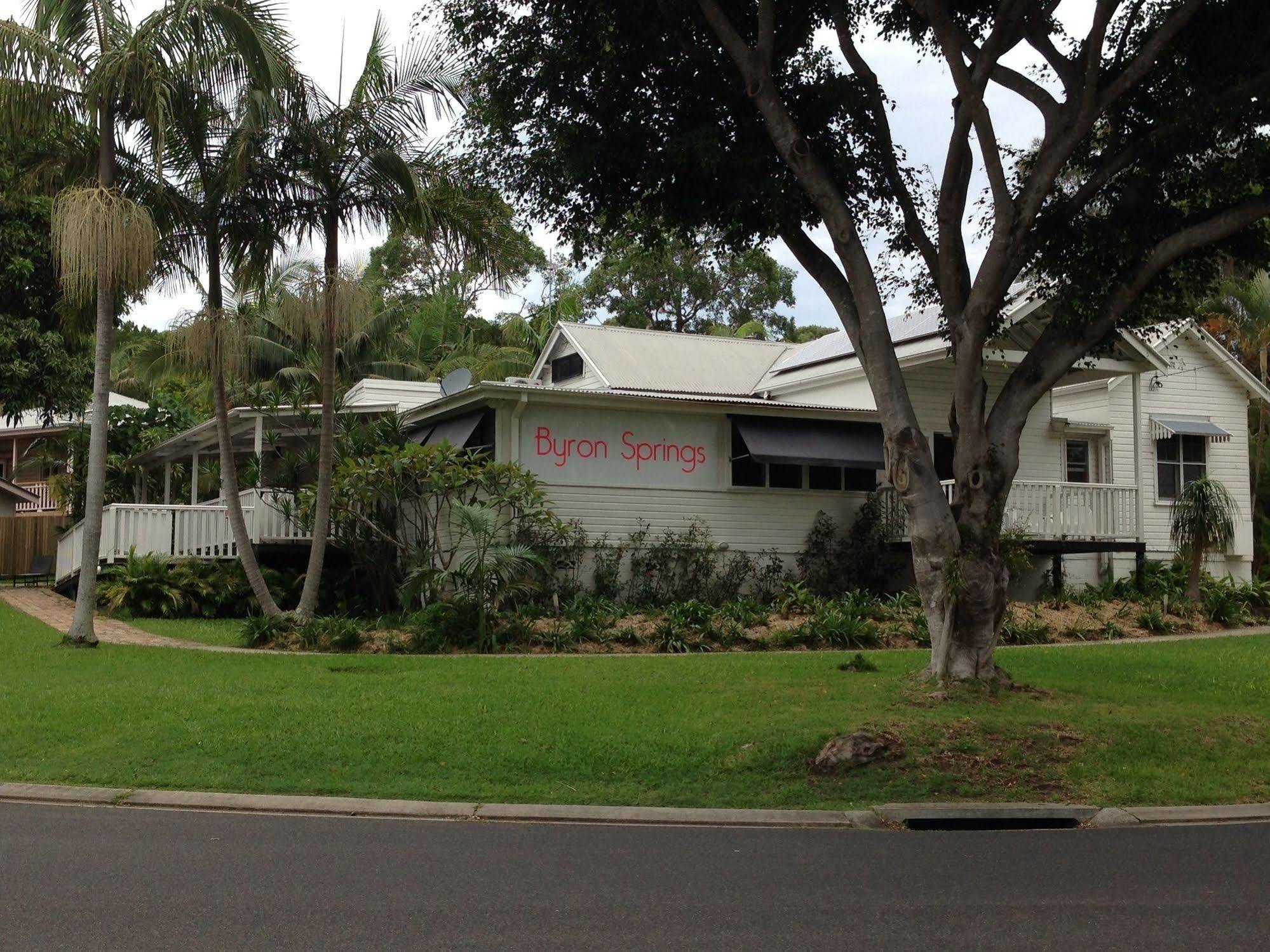 Byron Springs Hotel Byron Bay Exterior photo